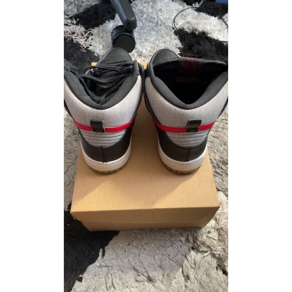 Athletic_Shoes